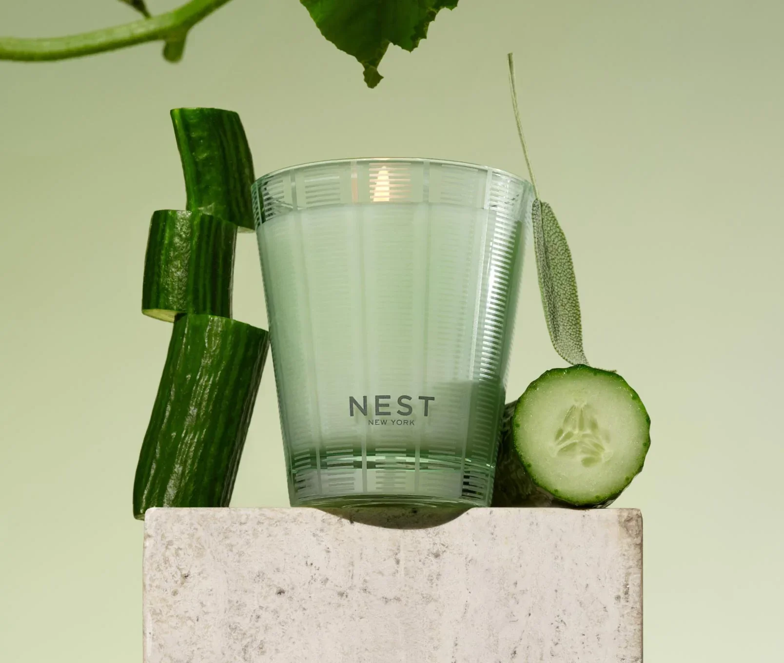 152-cucumber-white-sage-classic-candle-2.webp Cucumber & White Sage Classic Candle