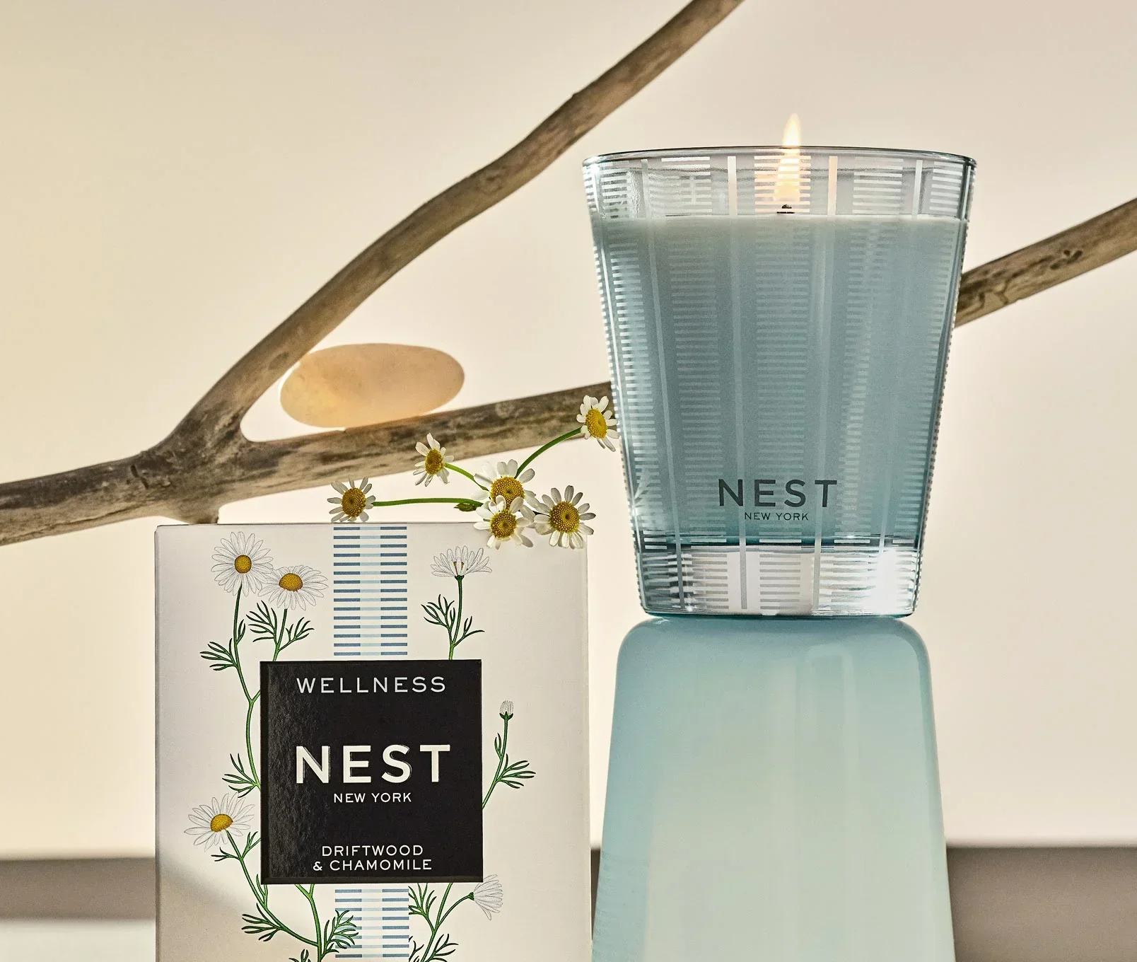 163-driftwood-chamomile-classic-candle-2.webp Driftwood & Chamomile Classic Candle