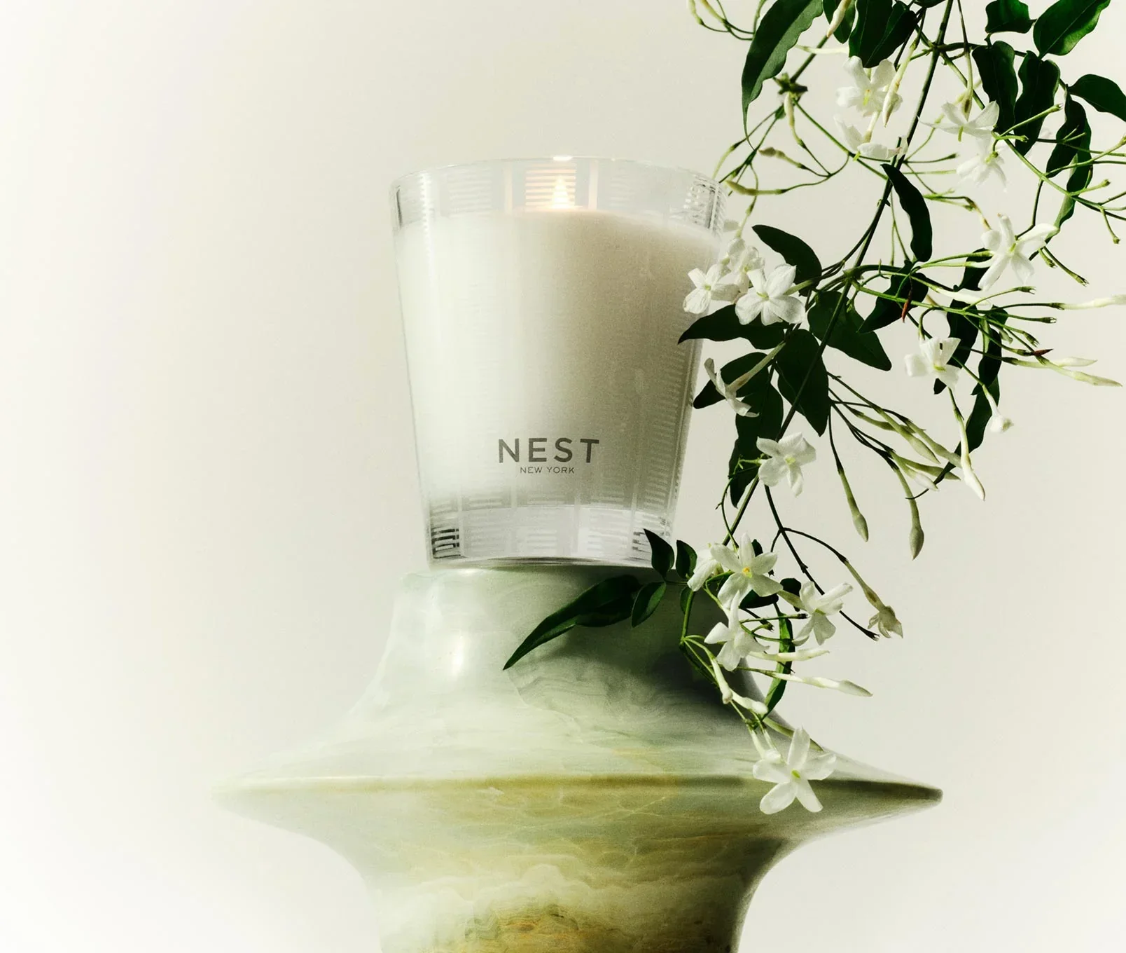 37-indian-jasmine-classic-candle-2.webp Indian Jasmine Classic Candle