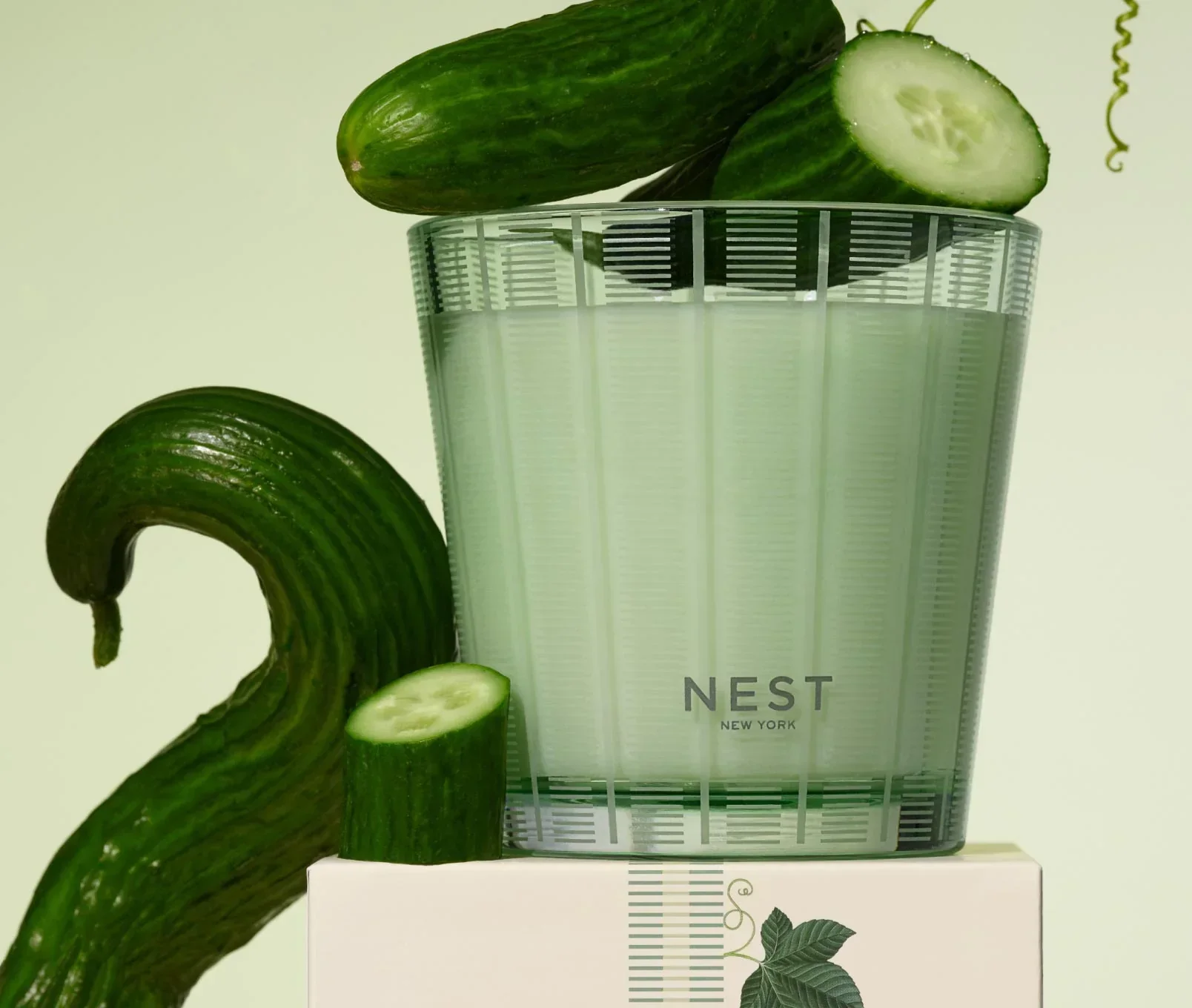 87-cucumber-white-sage-3-wick-candle-2.webp Cucumber & White Sage 3-Wick Candle