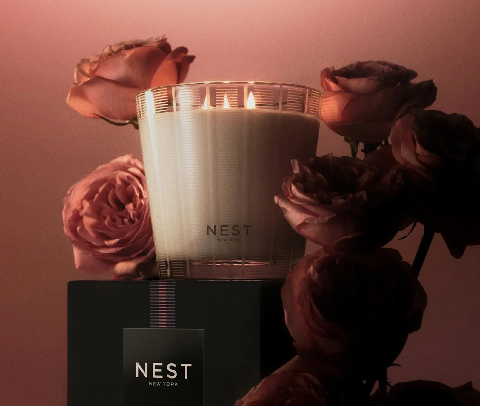 88-rose-noir-oud-3-wick-candle-2.webp Rose Noir & Oud 3-Wick Candle
