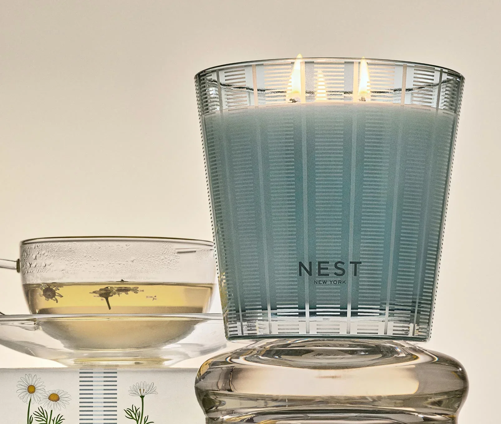 95-driftwood-chamomile-3-wick-candle-2.webp Driftwood & Chamomile 3-Wick Candle