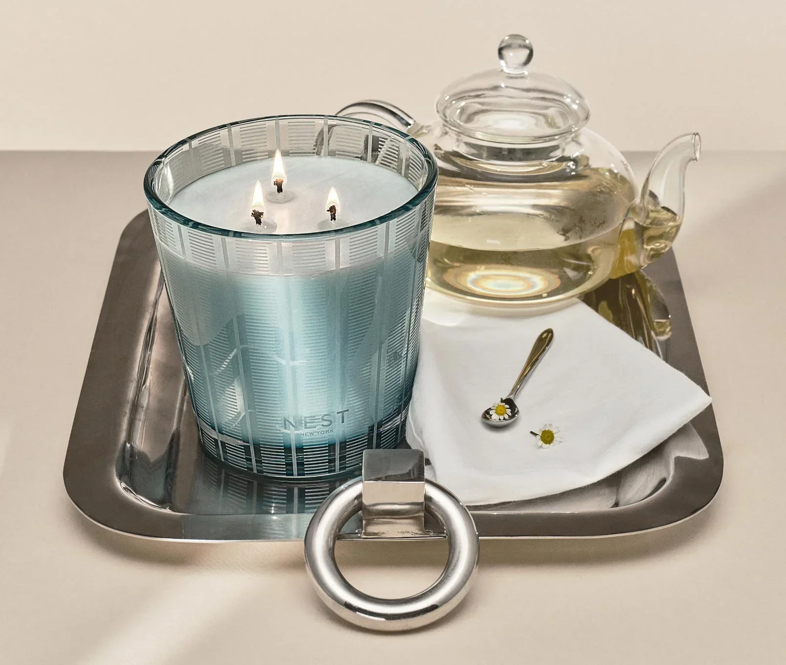 95-driftwood-chamomile-3-wick-candle-3.webp Driftwood & Chamomile 3-Wick Candle